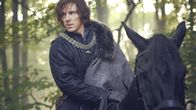 Rikhard III (Benedict Cumberbatch) Ontto kruunu -sarjan toisella tuotantokaudella.