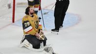 Carter Hart miettii.