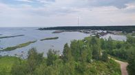 Raippaluodon Saltkarietin näköalatornista avautuu maisema maailmanperintöalueelle, jossa merestä nousee pyykkilautamoreeneja.. 