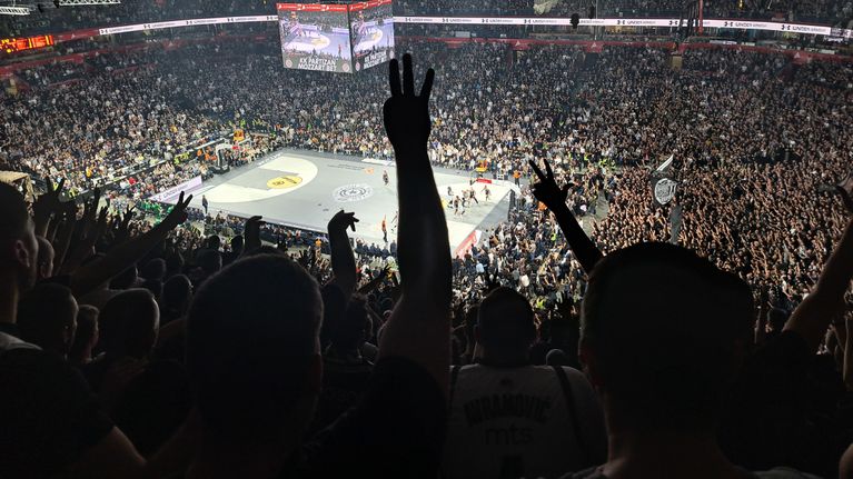 Partizanin kannattajia Euroliigassa.