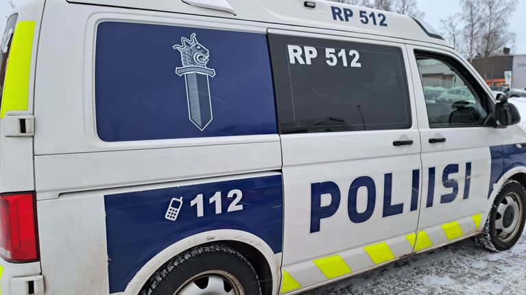 Poliisin pakettiauto.