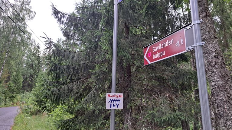 Felaktig skylt i närheten av ishallen i Vasa. Det ska stå "Suvilahden huippu", inte "Savilahden".