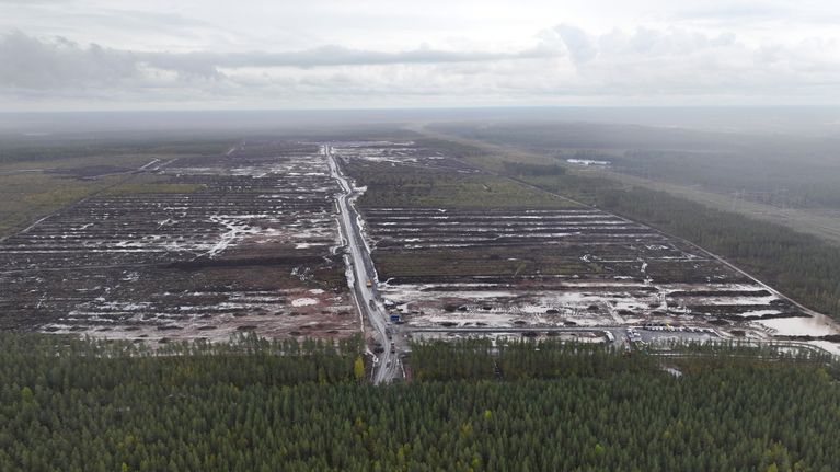 Google investoi Suomeen 13 miljardia euroa kahden vuoden aikana. Kuvissa Muhoksen Leppiniemen datakeskustyömaa. Kuvat otettu 9.9.2026.
