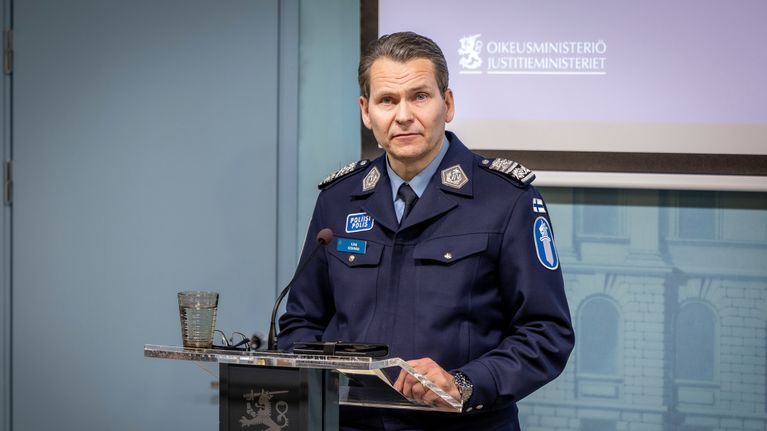 Ilkka Koskimäki tiedotustilaisuudessa.