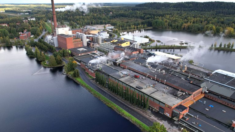 Metsä Tissue Oyj:n Mäntän paperitehdas ilmasta kuvattuna.