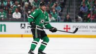 Miro Heiskanen kentällä.