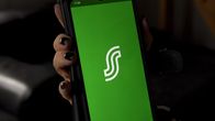 En bild på S-bankens logo på mobilen. 