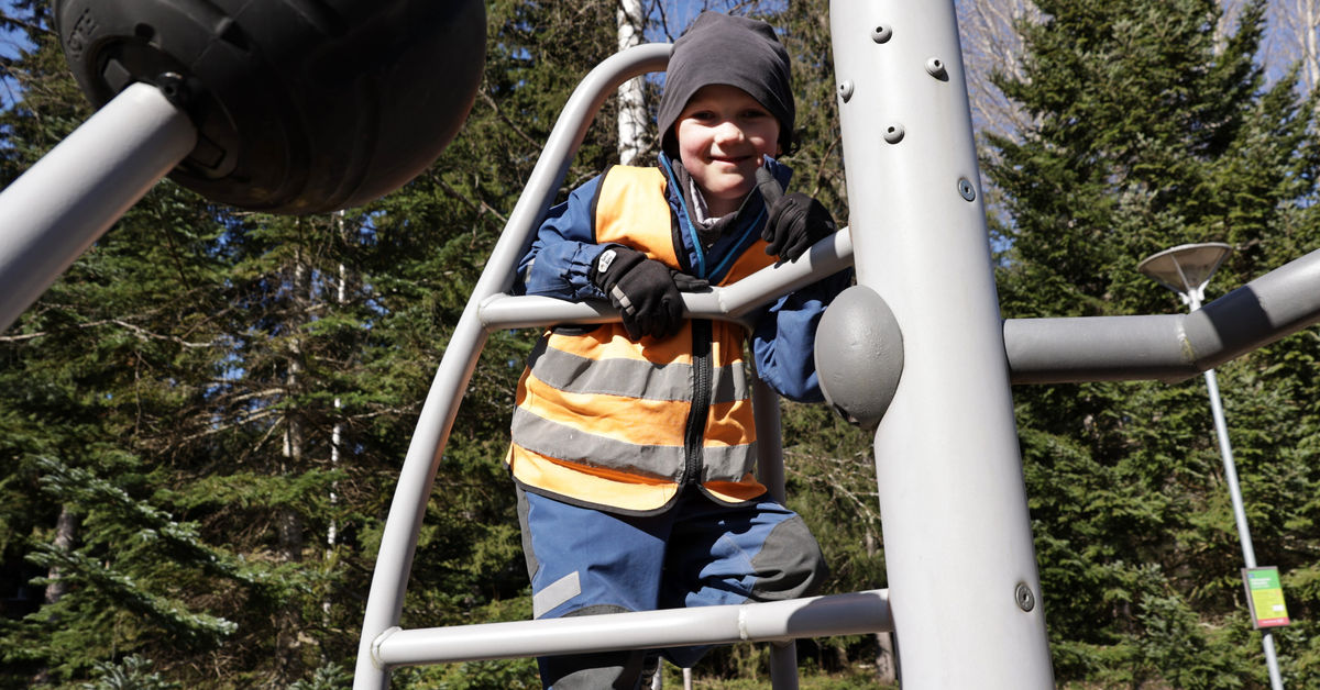 Suomalaiset lapset leikkivät edelleen ulkona – Samuel Rötkö, 6, haluaisi rosvota pankista 205 euroa