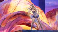 Taylor Swift laulamassa lavalla.