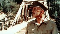 Alec Guinness elokuvassa Kwai-joen silta