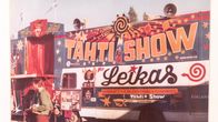 Aimo Leikkaan Tähti-Shown värikäs auto.
