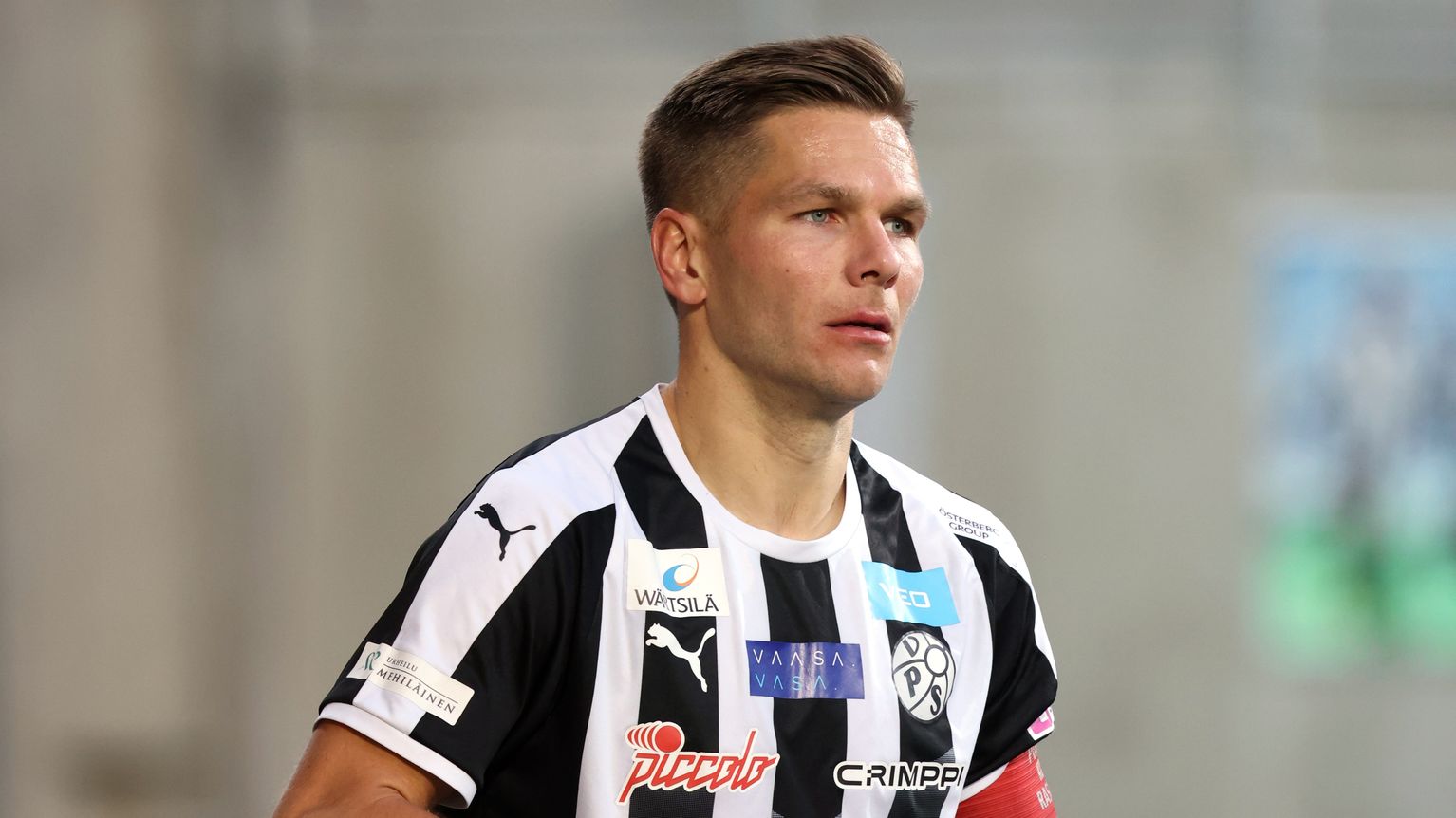 Tidigare Iran-proffset Sebastian Strandvall: ”Mest tänker jag på de vanliga  människorna” | Sport | Yle