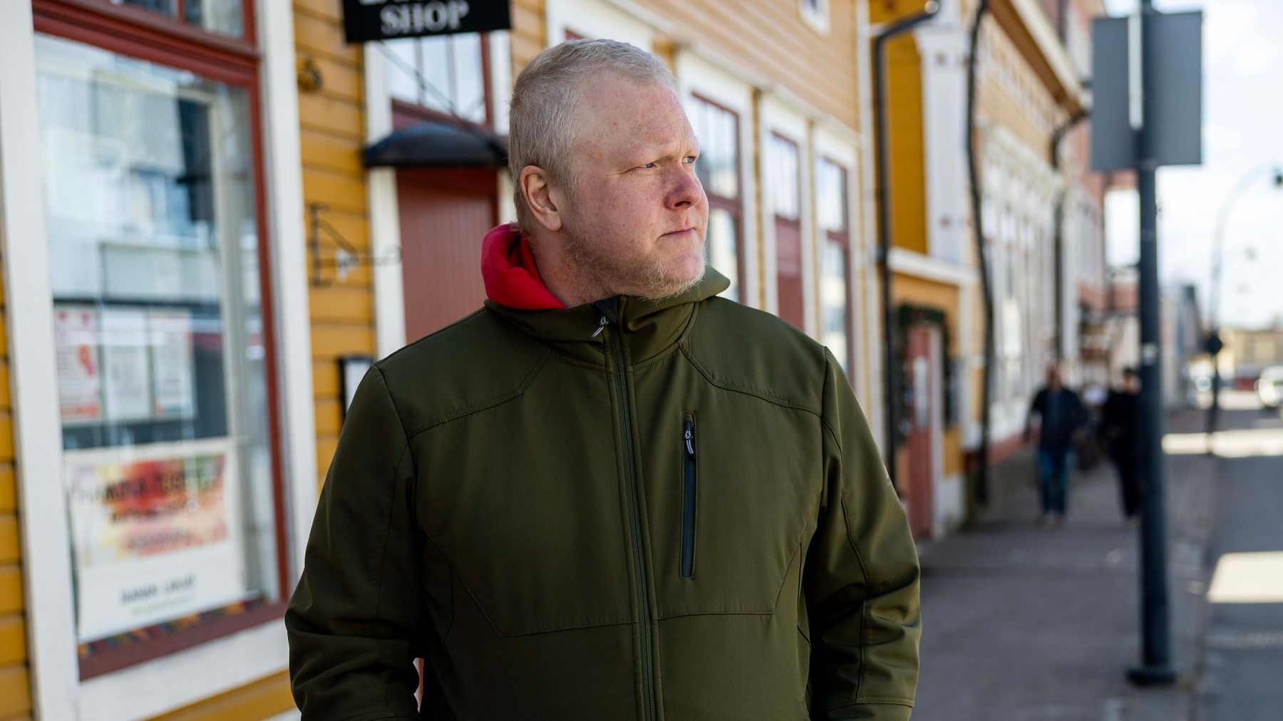Haminalainen Matti Tukia Haminan Raatihuoneentorilla.