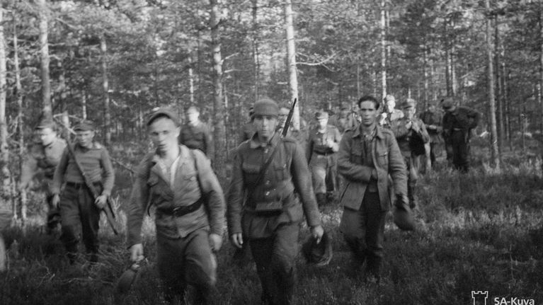 Vetäytyviä miehiä 14.6.1944