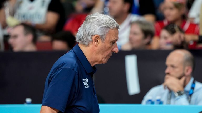 Svetislav Pesic joutui poistumaan pettyneenä pukuhuoneeseen.