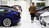 Merkonomiksi valmistunut Sisu Häkälä Kamux -vaihtoautoliikkeessä Kotkassa.