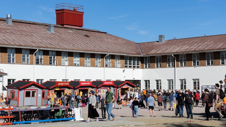 Ihmisiä Sodankylän elokuvajuhlilla.