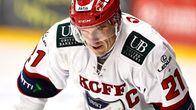 Jori Lehterä HIFK:n paidassa jääkiekkokaukalossa.