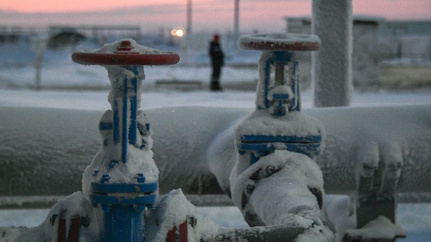LNG-2-kaasukentän putkia ja venttiileitä on huurustunut jäisissä oloissa.