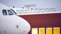 Lentokoneen nokka ja taustalla teksti Ivalo Airport.