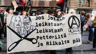 A banner with a threatening message about Petteri Orpo and Riikka Purra