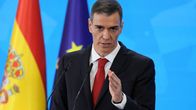Espanjan pääministeri Pedro Sanchez puhuu lehdistötilaisuudessa.
