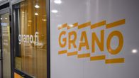 Granon logo Granon toimiston ikkunassa ja ovessa.