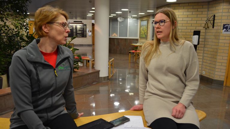 Maarit Noppa (vasemmalla) ja Essi Tarsia. 