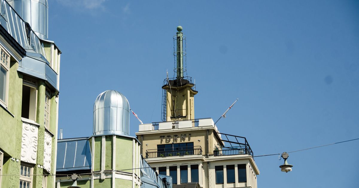 Helsinki police evacuate hotel bar after woman disperses "unknown substance"