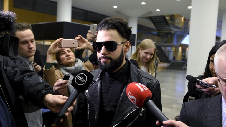 Axl Smith möter 33 smygfilmade sexpartners i Helsingfors tingsrätt ...