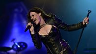 Floor Jansen esiintyi Knot-festivaaleilla Turussa elokuussa 2022.