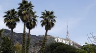 Hollywoodin kyltti Los Angelesin kukkuloilla.
