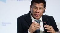 Rodrigo Duterte puhuu tilaisuudessa.