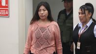 Perun entinen pääministeri Betssy Chávez astuu oikeussaliin.