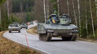 CV90-taisteluajoneuvo Karjalan prikaatin harjoituksessa Etelä-Savossa.