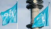 Yle-lippu liehuu salossa.