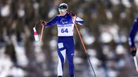 Inkki Inola Pekingin paralympialaisissa hiihdon 20 kilometrillä 7.3.2022.