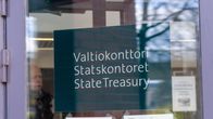 Valtiokonttorin kyltti ovessa.
