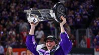 Taylor Heise lyfter Walter Cup.
