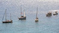 Global Sumud Flotilla to Gaza -saattueseen kuuluvua veneitä Kreetan vesillä.