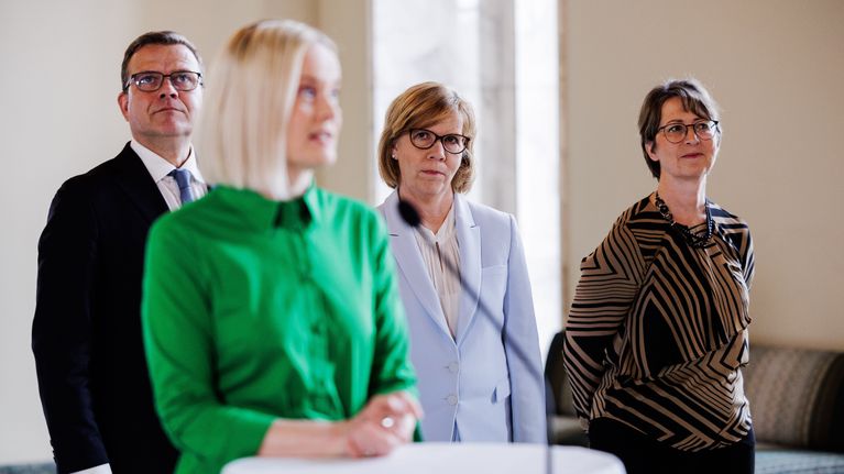 Petteri Orpo (kok.) kertoi 27. huhtikuuta 2023 eduskunnan Valtiosalissa, että hallitusneuvotteluihin osallistuvat kokoomus, perussuomalaiset, kristillisdemokraatit ja RKP.