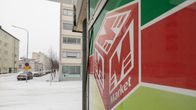 M-market logo ikkunassa.