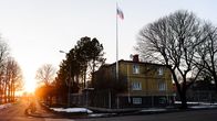 Venäjän-konsulaatti Maarianhaminassa kevätpäivänä.
