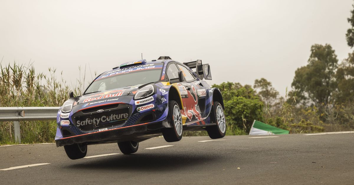 Sami Pajari ligger trea i Portugals VM-rally – har mindre än fyra sekunder till andra platsen