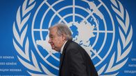 Antonio Guterres sivukuvassa, taustalla YK:n logo.