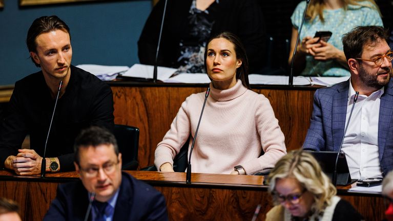 Sanna Marin eduskunnan täysistunnossa 20. joulukuuta 2022.