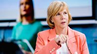 Anna-Maja Henriksson Ylen studiossa.