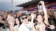 Yleisöä korelonin ja Slikin keikalla Bolockfest perjantaina.
