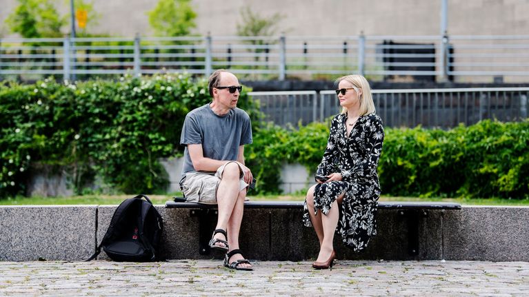 Varapuheenjohtaja Riikka Purra ja puheenjohtaja Jussi Halla-aho törmäsivät Pikkuparlamentin edustalla 30. kesäkuuta.