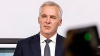 Undervisningsminister Anders Adlercreutz under ett presstillfälle.